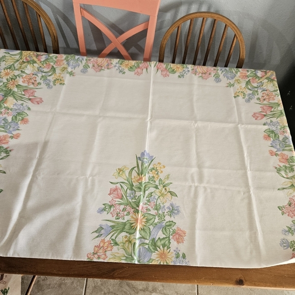 Spring Easter Eggs & Flower Themed Tablecloth 100 % Cotton Made In Spain 55"x84" - Picture 4 of 7